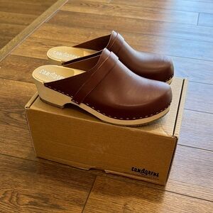 Sandgrens Tokyo Classic Clog Mule in Cognac